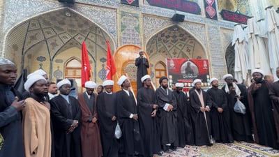 الأفارقة في أكبر مسيرة عاشورائية وسط النجف.. والرادود من تنزانيا (فيديو)