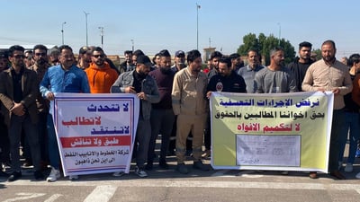 بغداد سحبت الصلاحيات.. إحالة 3 موظفين للتحقيق تثير سخط زملائهم في البصرة (صور)