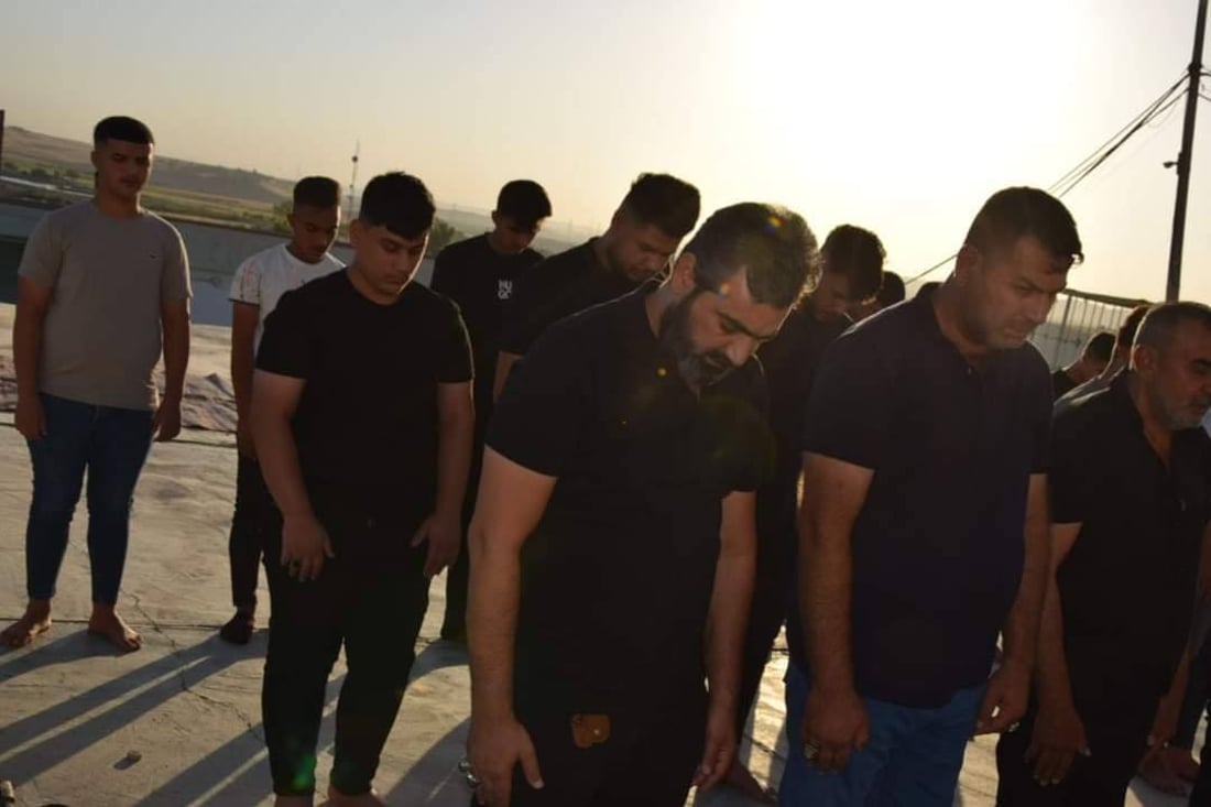 ملا عباس يحث المصلين على مساعدة الفقير وزيارة المريض.. صور من مقام زين العابدين