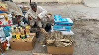 بائع مكانس السعف في سوق الدويرة: لم يبقَ من صحبي سوى أرب...