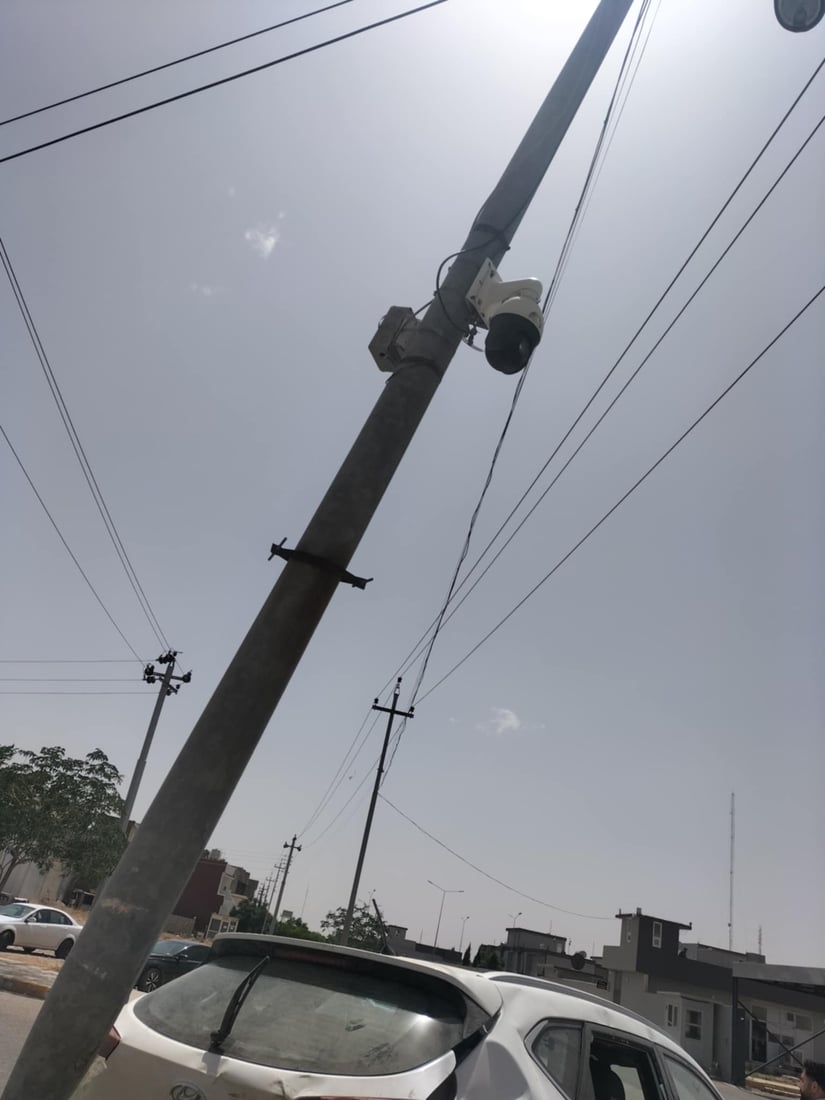 ئۆتۆمبێلێک خۆی بە عامودێکدا کێشا و چوار کەس بریندار بوون 