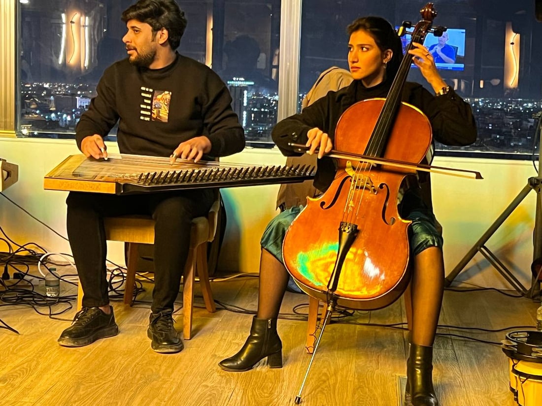 ظهروا في “يوز تالنت” فضجّت بهم البصرة.. صور من حفلة “كاست باند” في فندق موفنبيك