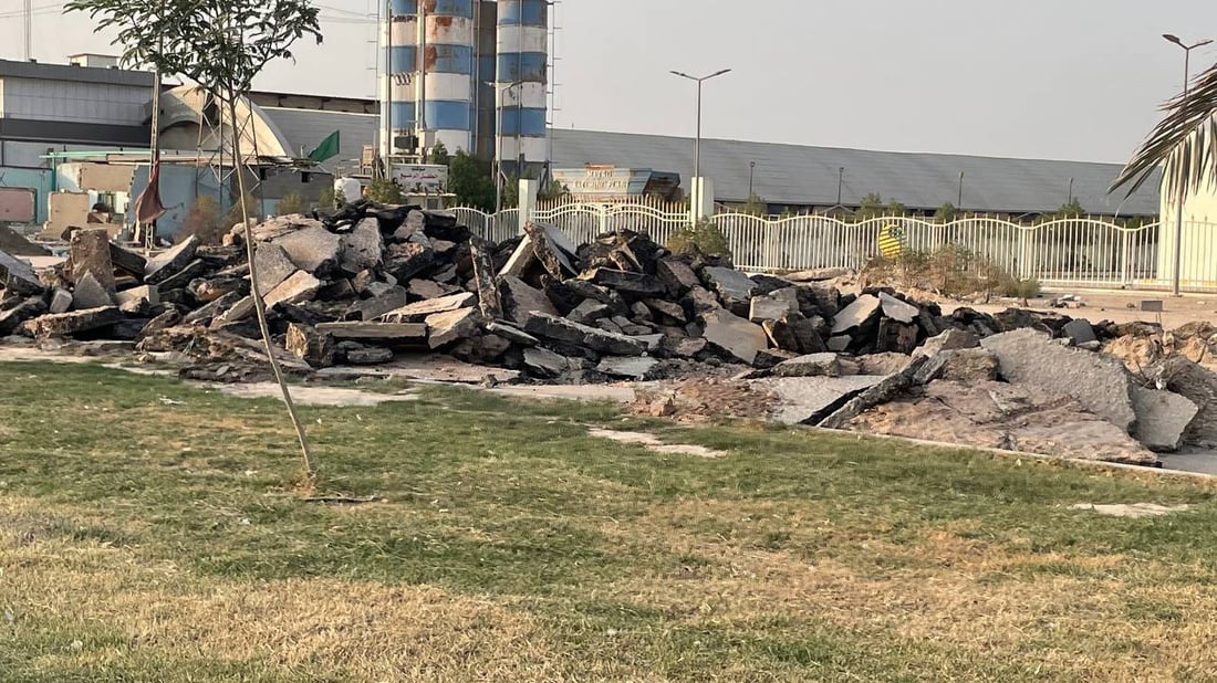 صور من طريق “يا علي”: أعمال البلدية بدأت في مدخل النجف بإزالة التبليط القديم