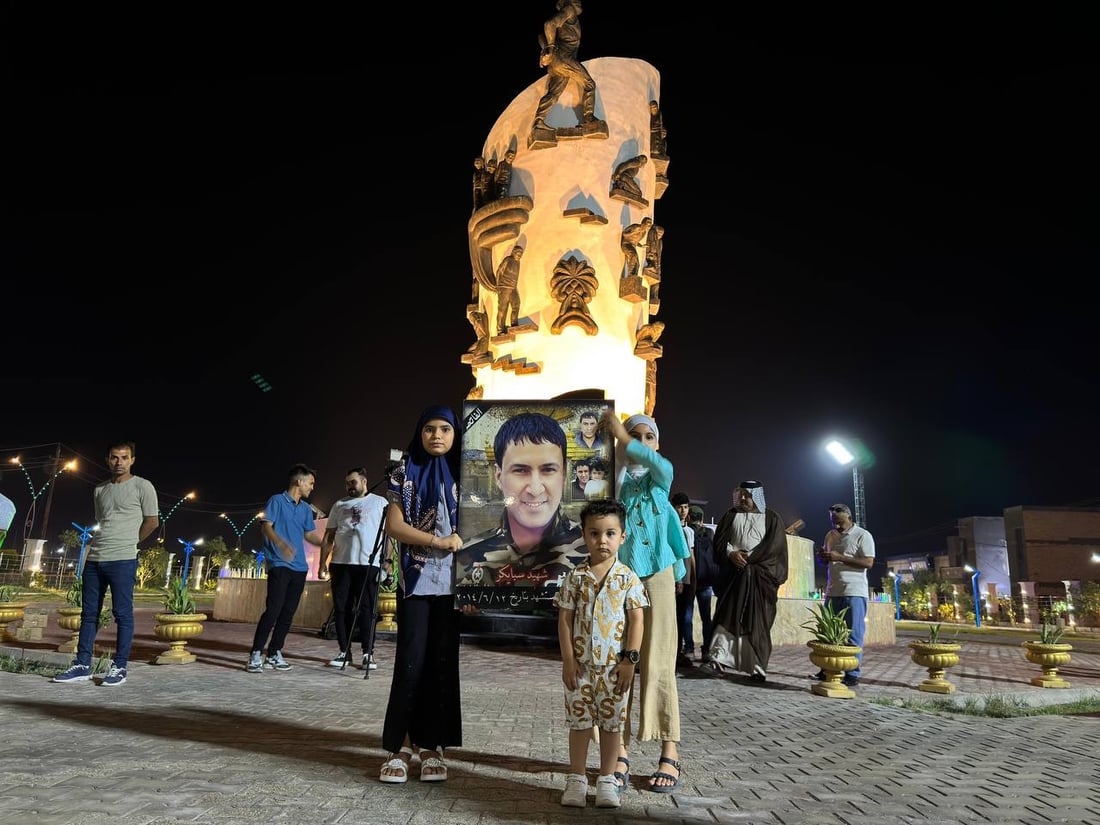 صور من الكوت: شموع وحزن حول نصب سبايكر في ذكرى المجزرة الأليمة