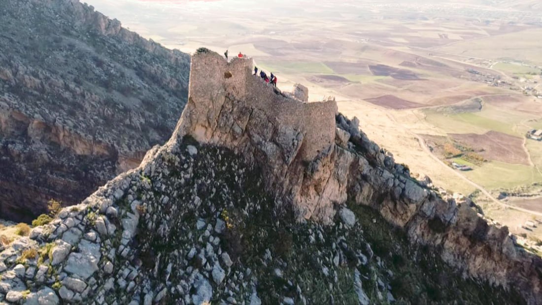 له‌ هه‌ریر به‌شێكی قەڵاكەی خانزادى میرى سۆران و میرسلێمانی براى رووخاوه‌ 