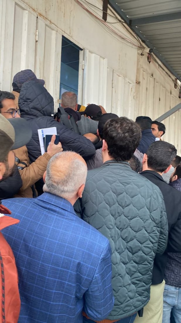 صور: صيرفات السماوة تغلق أبوابها ومنفذ البيع للمسافرين لا يمتلك الدولار