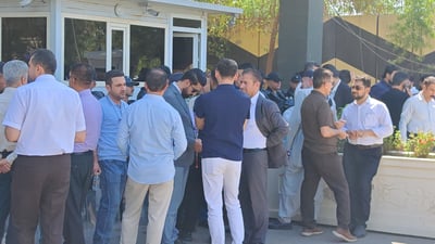 مامۆستا و فەرمانبەرانی خاوەن بڕوانامەی باڵا لە بەردەم ئەنجومەنی وەزیران گردبوونەوە