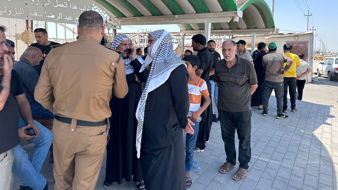 أقارب العائلة المنكوبة من أمام الطب العدلي في البصرة: كان يمازح والده (فيديو)