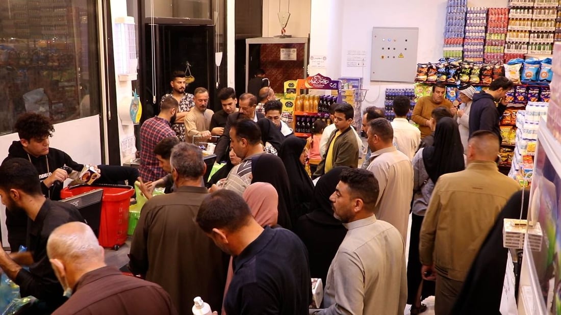 صور: ازدحام في الكوت على “ببسي ماركت” بعد الفطور.. يربح 10 دنانير أحياناً