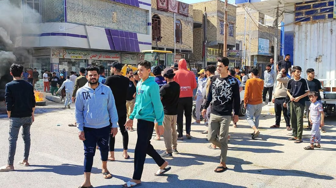 Nasiriyah protestors block main roads with burning tires