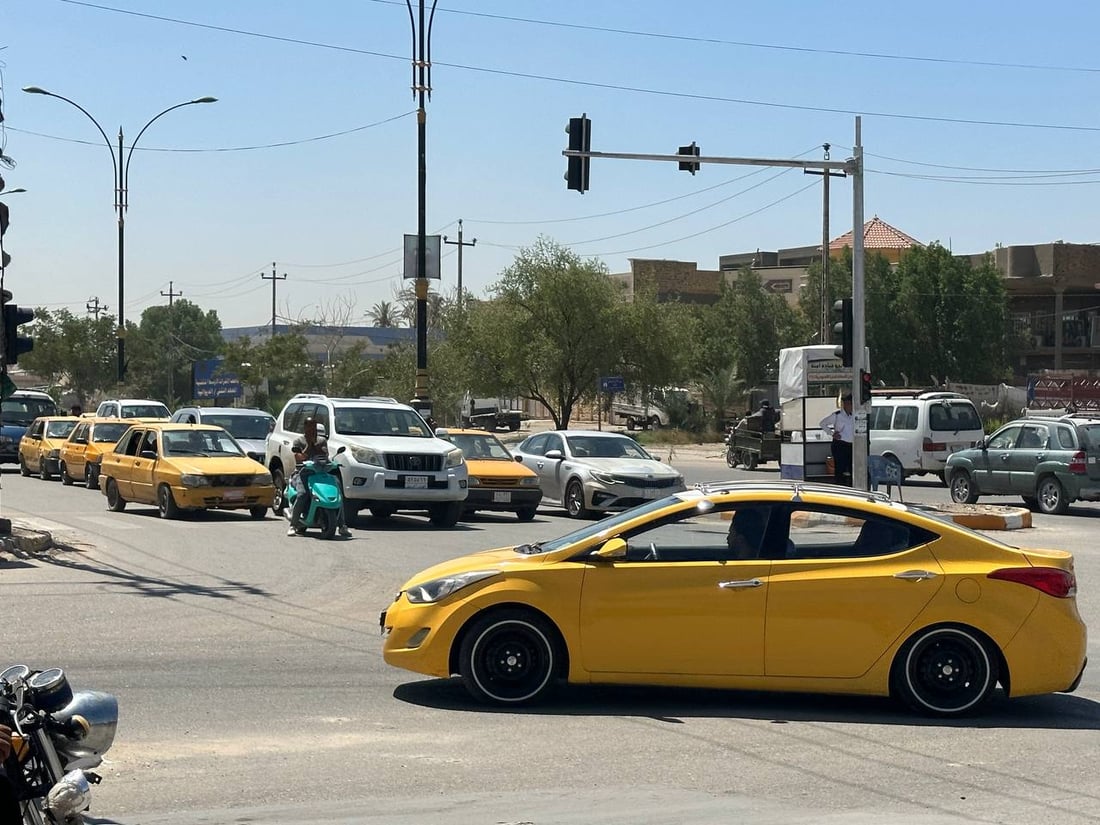 سابقة وسط الديوانية.. إشارات مرور إلكترونية في تقاطع “الزعيم” (صور)