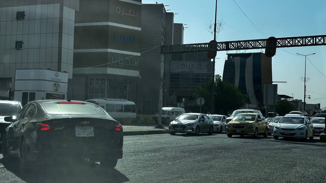 شوارع البصرة لا تتسع لموجة السيارات الصباحية.. 3 أسباب للازدحام (صور)