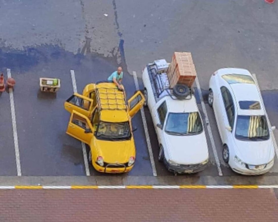 تنبيه صارم لوقف “التخريب”.. غسل وتصليح سيارات في مداخل شقق بسماية! (صور)