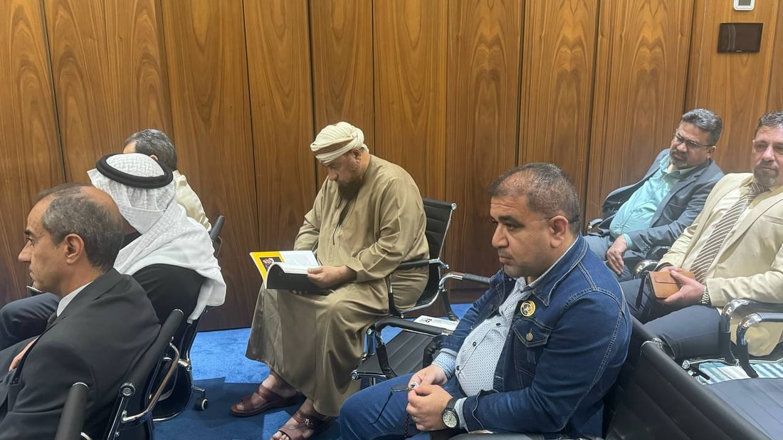 أصدقاء أحمد مطر يدلون بشهادات جديدة في البصرة.. جرّب الشعر الغامض وكان يضحك (صور)