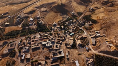 جبل مقلوب سفحها ودير متي شفيعها.. قرية ميركي تتحدى العالم باسم العراق