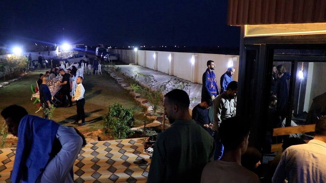 وقارئ القرآن من إيران.. أطفال هشام الذهبي في إفطار جماعي (صور من الكوت)