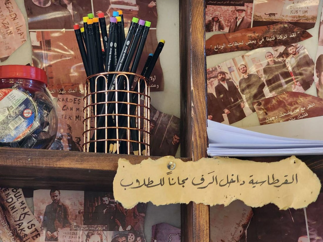 قهوة ومياه وقرطاسية مجّاناً للطلبة في مقهى “رويال اسبريسو” بهيت