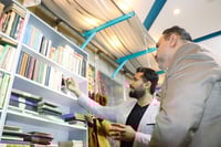 عملات طوابع ومسكوكات.. أبرز ما يحتويه 