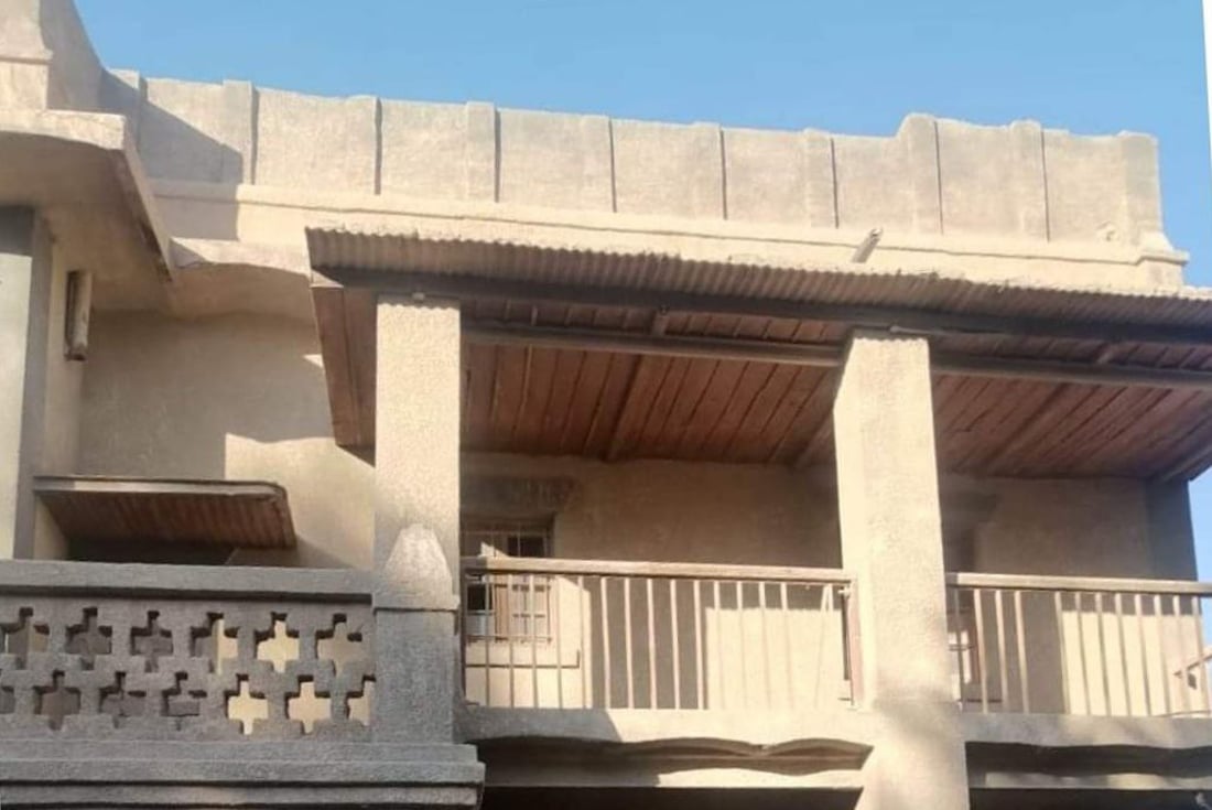 صور من منزل المستشار البريطاني كلايف دالي في طويريج.. يقولون إن عفريتاً يسكنه!