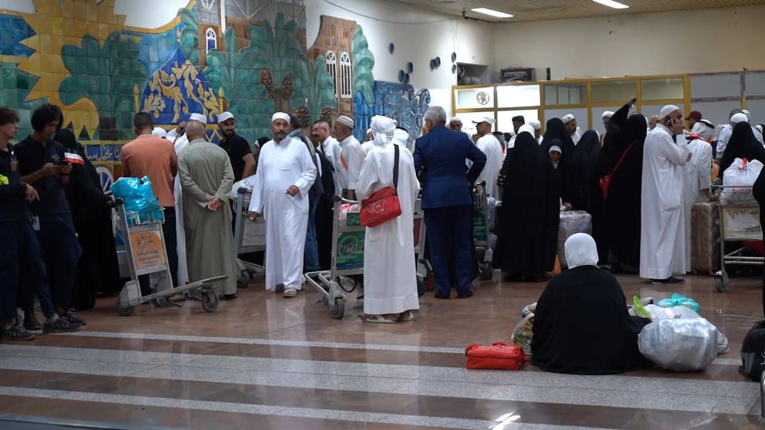 لا مشكلة في منافذ بيع الدولار.. الرحلة الرابعة للحجاج عبر مطار البصرة (صور)