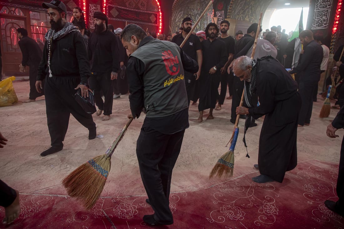 صور من صحن الإمام العباس بعد ركضة طويريج.. حملة تنظيف وإعادة ترتيب المحتويات