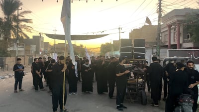 انطلاق مشاية من الحسينية إلى الكاظمية.. خدام السيدة شريفة ساروا بوقار (فيديو)