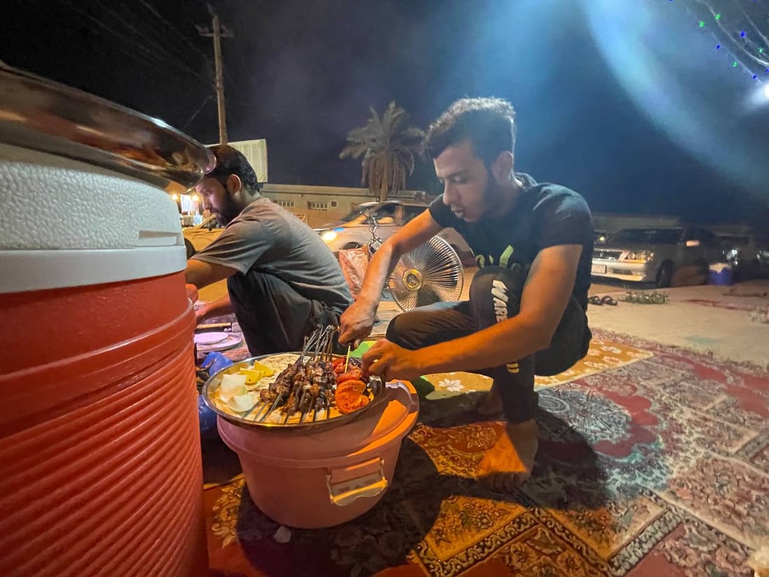 جلسة عربية والشيش بألف مع اللبن.. رصيف “عفوري” يتفوق على مطاعم المشخاب (صور)