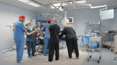 تیمە پزیشکییەکەی ئیسپانیا 24 نەشتەرگەریان بەخۆڕایی لە سلێمانی ئەنجامدا