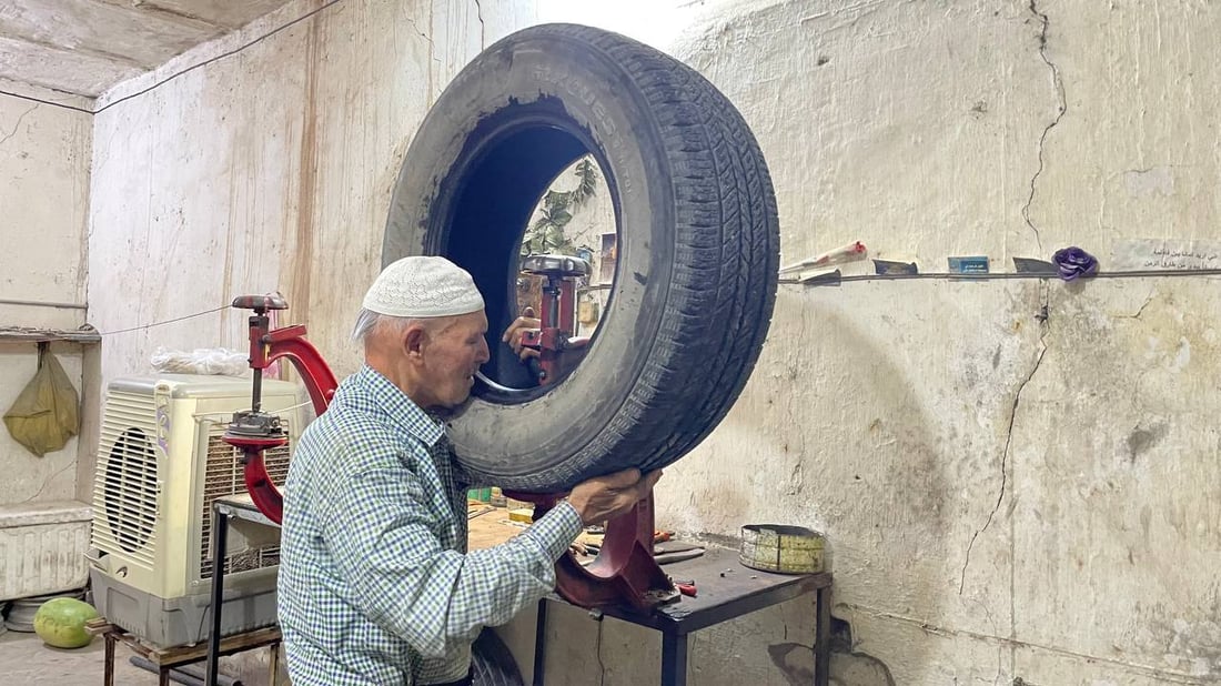 صور من ورشة أقدم “بنچرچي” في النجف.. حجي باقر تجاوز الـ 75 ويرفض المساعدة
