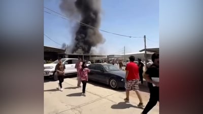 فيديو: حريق يلتهم دائرة الإقامة في سيطرة دخول دهوك