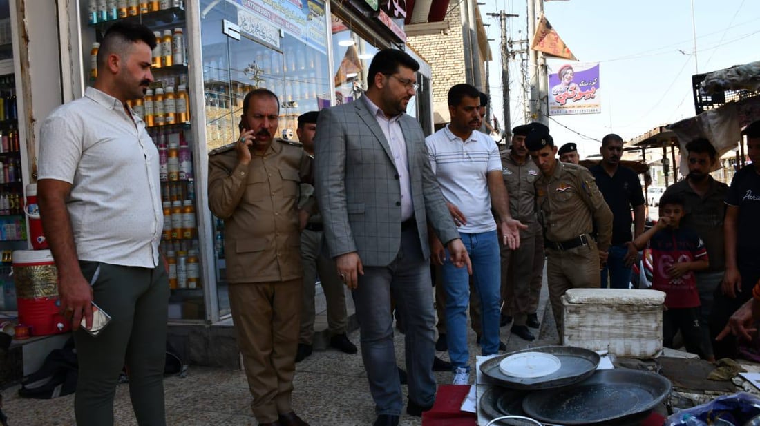 مهلة 24 ساعة وغرامة نصف مليون.. حملة لإزالة البسطات المتجاوزة شمالي البصرة