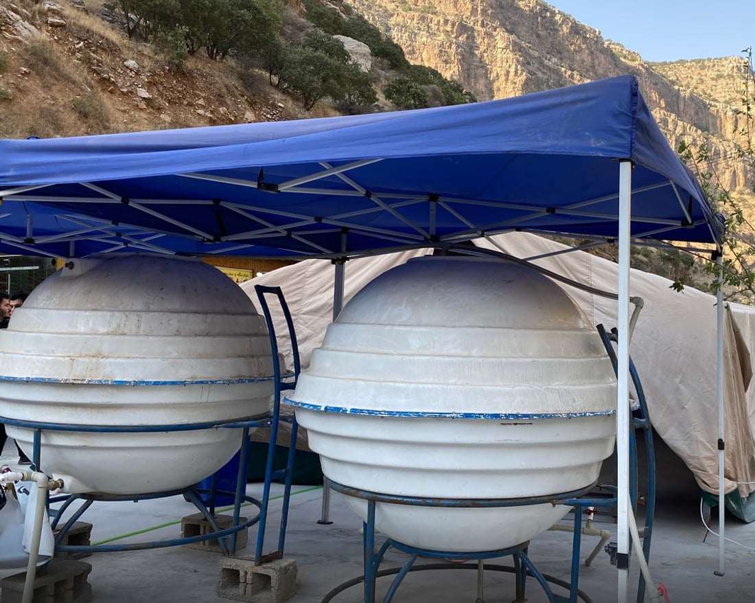 صور: مضايف أربيل تجهز المبردات لاستقبال زوار أربعينية الإمام الحسين