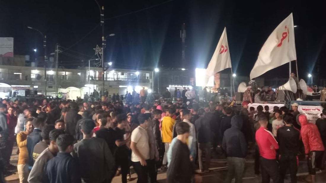صور: تظاهرة ليلية لأكبر أحياء الكوت تتعلق بالضريبة والبلدية والتربية والمجاري