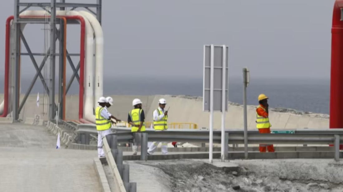 السعودية توقف خط النفط بين الشرق والغرب بعد هجوم بمسيّرات قادمة من العراق