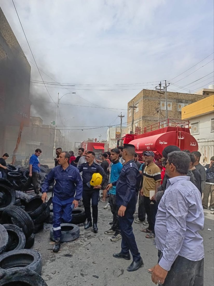 شاهد: الدفاع المدني يمنع كارثة وصول النيران إلى شقق سكنية في الناصرية