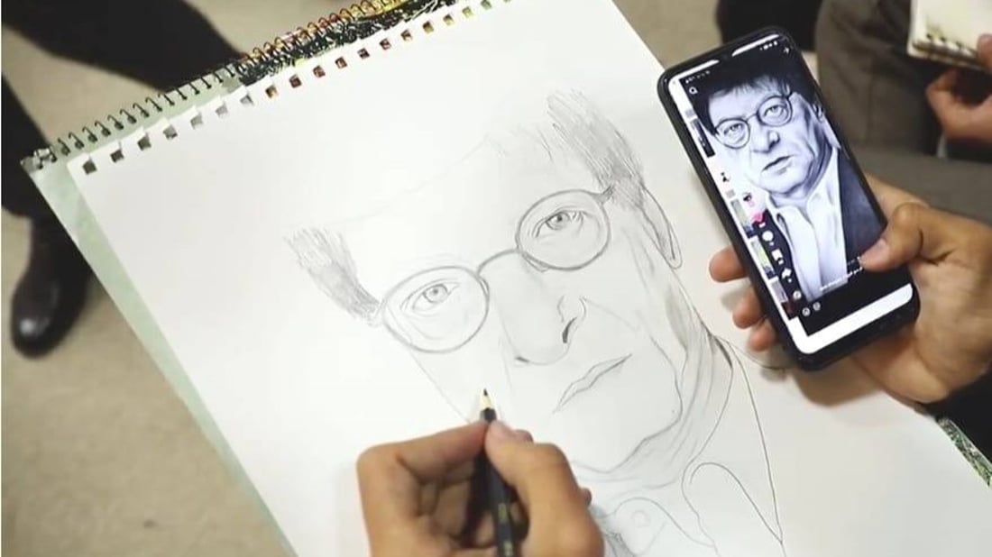 صور: طلاب الصويرة يرسمون اللوحات داخل معرض الفنون التشكيلية