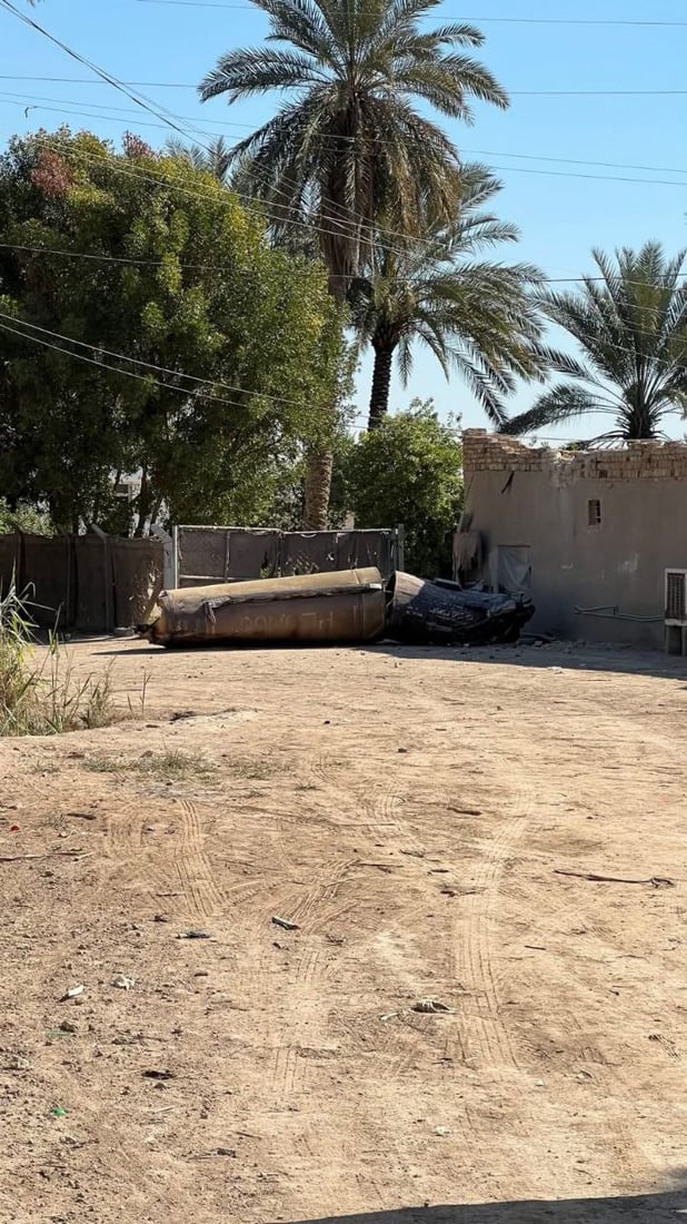 صور: صاروخ ضخم يسقط بين منازل بابل ولم ينفجر