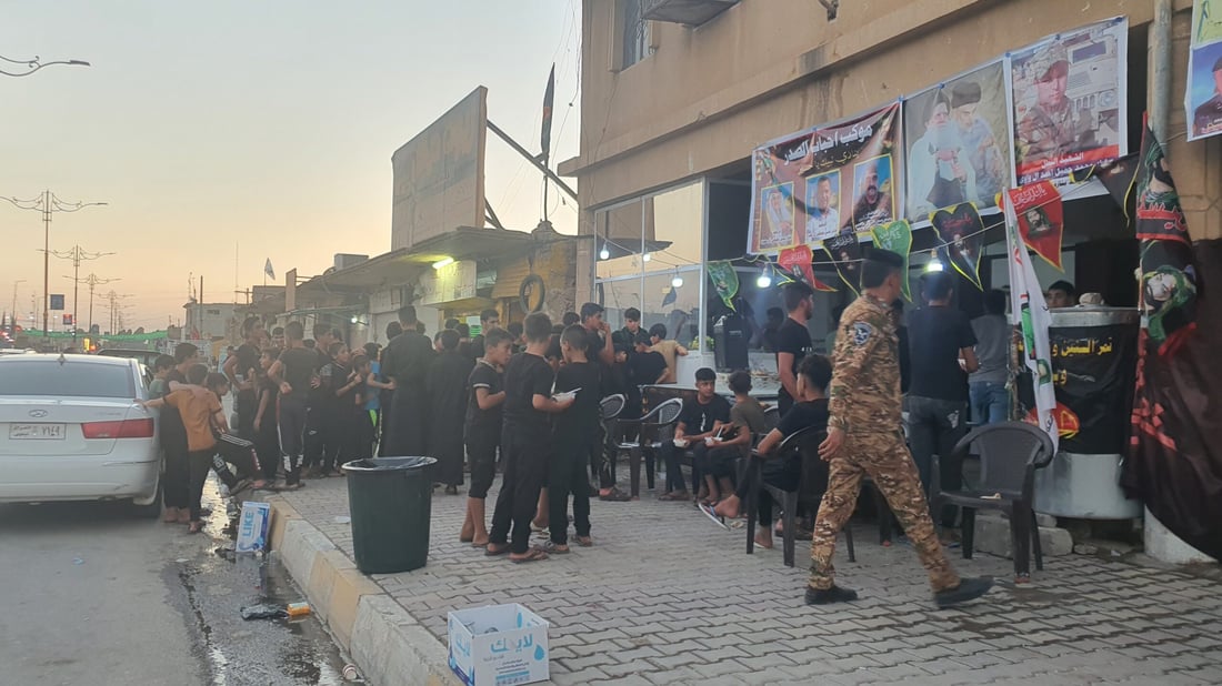 صور: مواكب تلعفر توزع كل شيء من الفجر حتى منتصف الليل.. والمطاعم شبه مغلقة