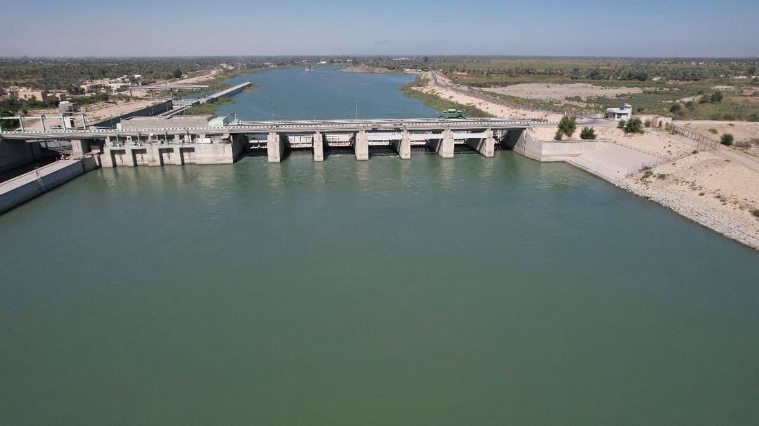 صور من النجف لعمليات كري ورفع ترسبات حوض الفرات