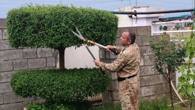 بە سەلیقە و ئیشکردنی خۆی ژینگەی فەرمانگەکەی رازاندووەتەوە