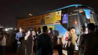 حاجیان گەیشتنەوە؛ نزایان بۆ میللەت کردووە و گلەییان هە...