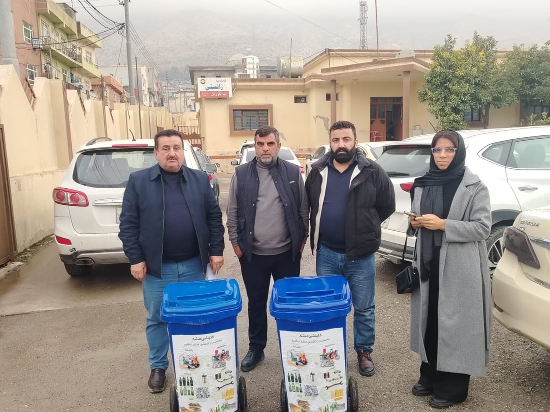 شارەوانی دهۆک حاویەی پلاستیک بۆ جیاکردنەوەی خاشاک بەسەر قوتابخانەکان دابەشدەکات