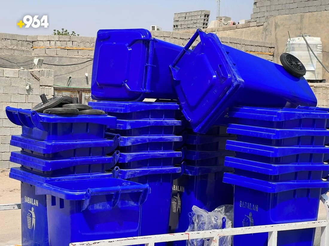 ماذا نفعل أكثر حتى لا ترموا النفايات؟.. سفوان توزع حاوية وأكياساً لكل عائلة (صور)