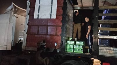 Diyala police seize truck carrying smuggled alcohol near checkpoint