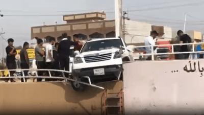 السائق “داس بنزين بدل البريك”.. “موهافي” مسرعة تصدم سوراً في آلتون كوبري (فيديو)