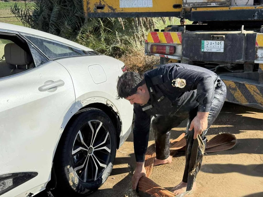 صور: نجدة الفلوجة تنقذ عائلة انقلبت مركبتهم في نهر الفرات