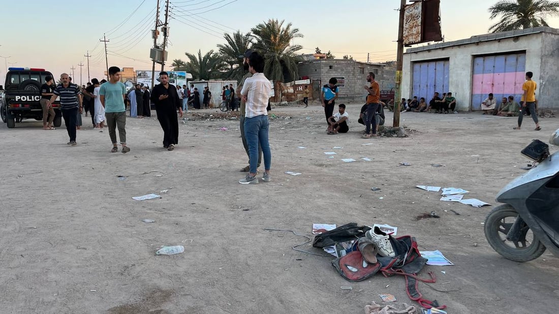 مشاهد قاسية للغاية من حادث البصرة.. كتب الأطفال إلى جانب الأشلاء
