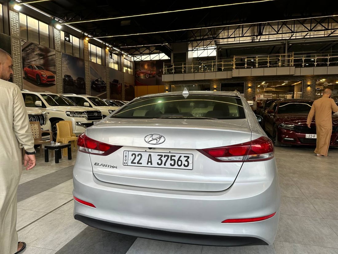 ذوق الموصل في السيارات يتغير بعد الحرب نحو الأمريكي والأسود.. وللنساء حصتهن (صور)