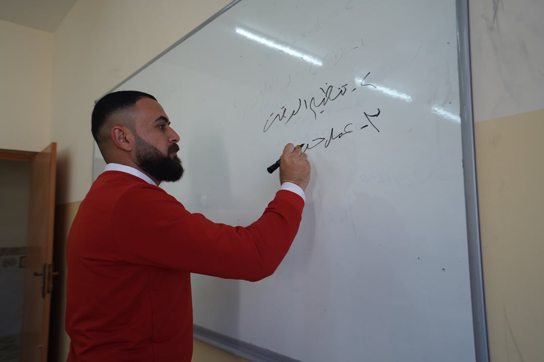 ثانوية مختلطة في حمام العليل ترفع معدلاتها بفضل مدرس متطوع