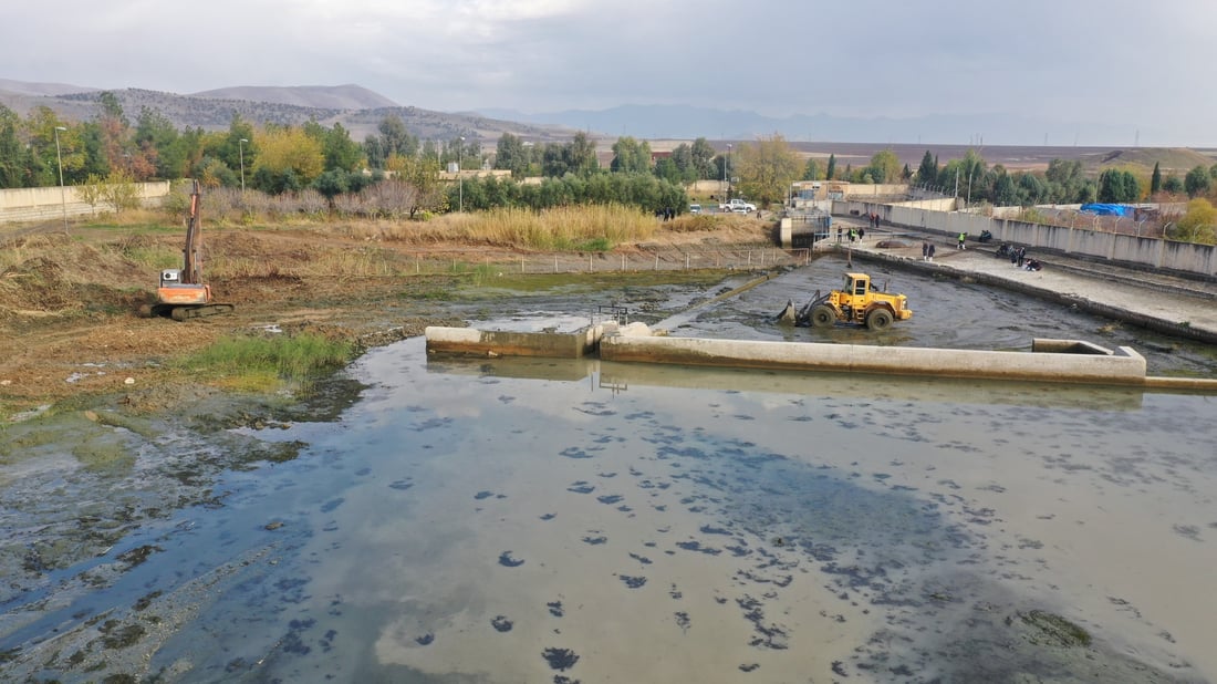 زیاتر 100 گەڵابە پاشماوە لە سەرچاوەی ئاوی بێستانسوور فڕێدرا
